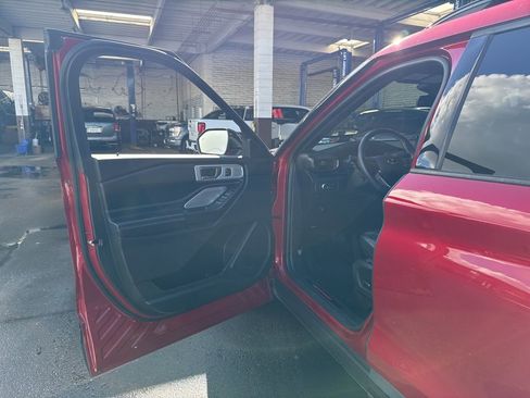 Certified 2020 Ford Explorer ST w/ ST Street Pack image 5