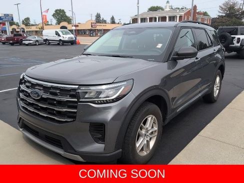 Used 2025 Ford Explorer Active AWD/4WD image 3
