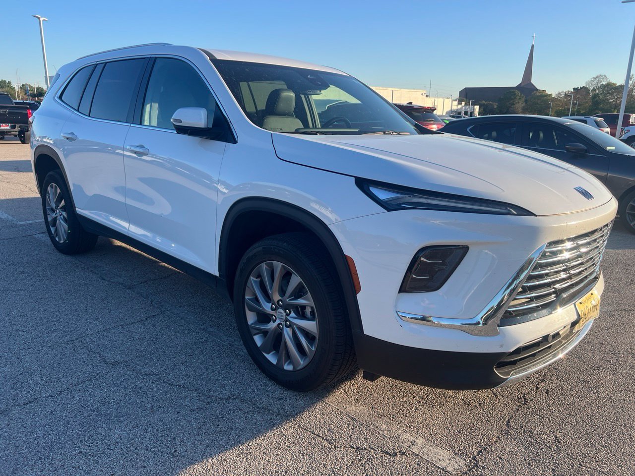 Used 2025 Buick Enclave Preferred AWD/4WD image 3
