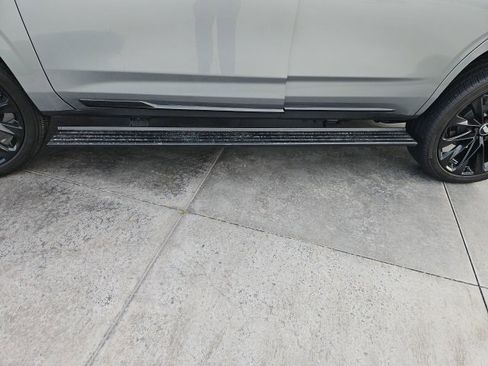 Used 2025 Cadillac Escalade Sport Platinum w/ LPO, ONYX Package image 5