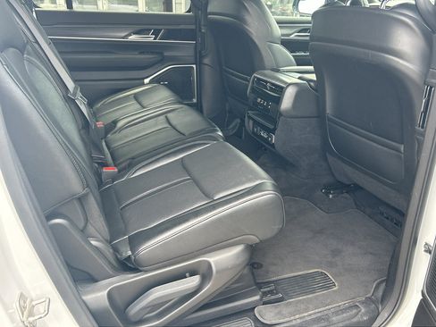 Used 2024 Jeep Wagoneer L Series II image 26