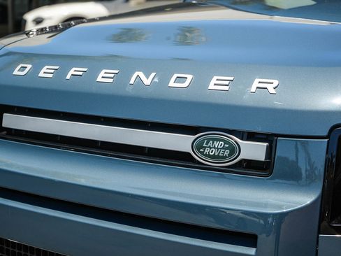 Used 2025 Land Rover Defender 110 S AWD/4WD image 11
