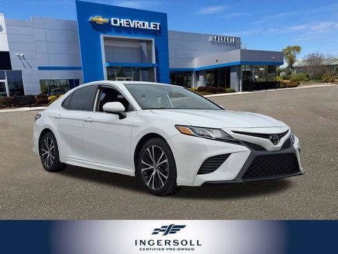 Used 2020 Toyota Camry SE FWD image 1