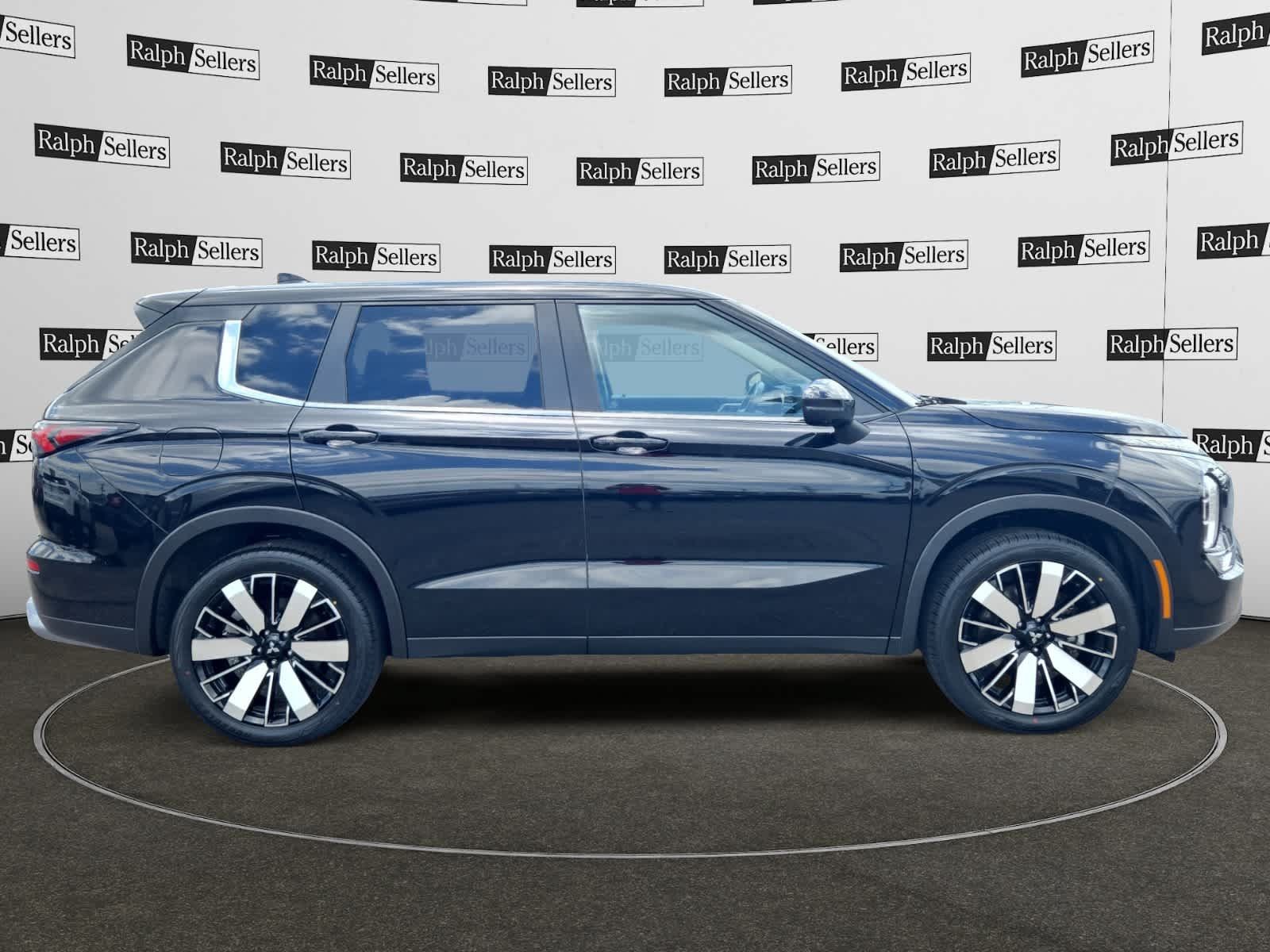 Used 2025 Mitsubishi Outlander SE AWD/4WD image 7
