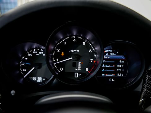 Used 2022 Porsche Macan GTS w/ Sport Chrono Package image 11