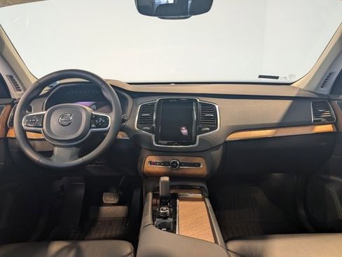 Used 2023 Volvo XC90 B5 Plus w/ Protection Package Premier image 11