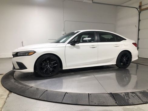 Used 2023 Honda Civic Sport image 4