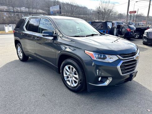 Used 2020 Chevrolet Traverse LT w/ Driver Confidence II Package image 3