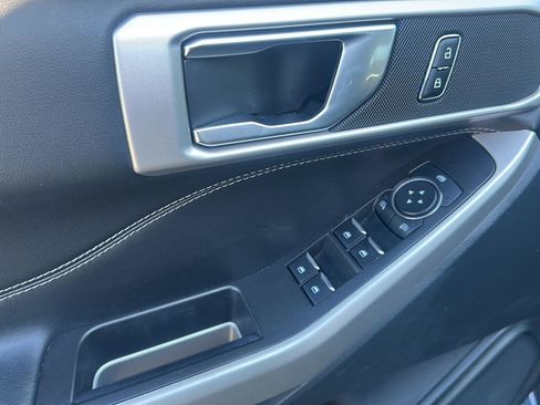 Used 2023 Ford Explorer XLT image 15