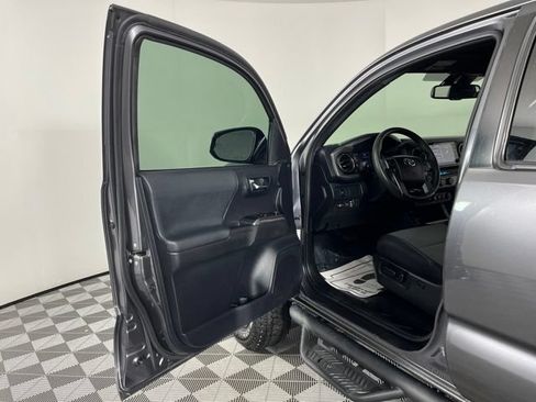 Used 2021 Toyota Tacoma TRD Off-Road w/ Technology Package AWD/4WD image 18
