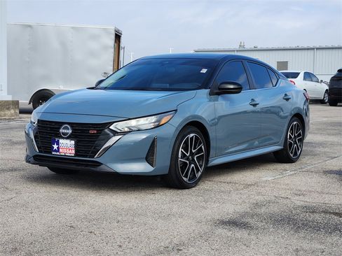 Used 2025 Nissan Sentra SR image 2