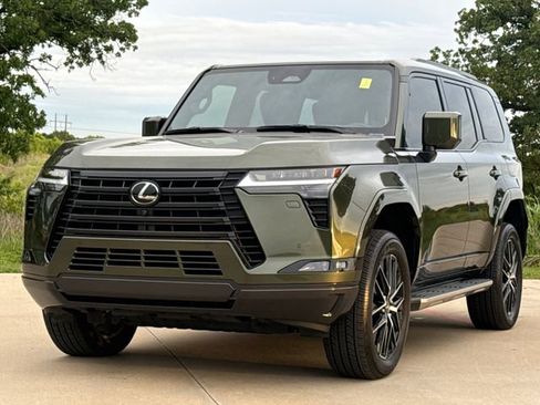 Used 2025 Lexus GX 550 w/ Accessory Package (2T) image 3