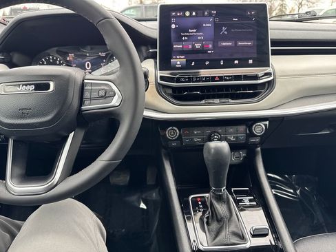 Used 2023 Jeep Compass Limited image 20