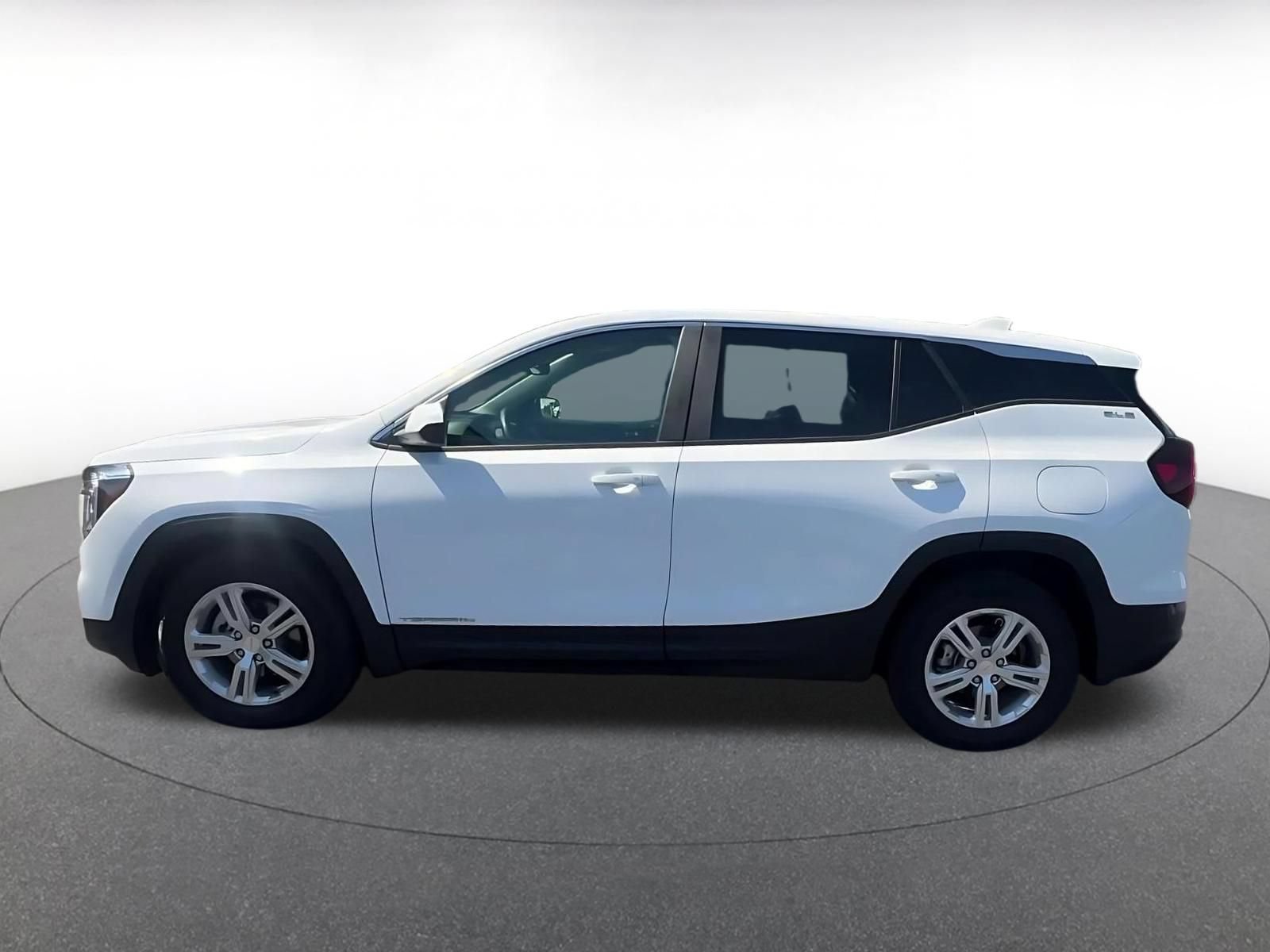 Used 2024 GMC Terrain SLE FWD image 8