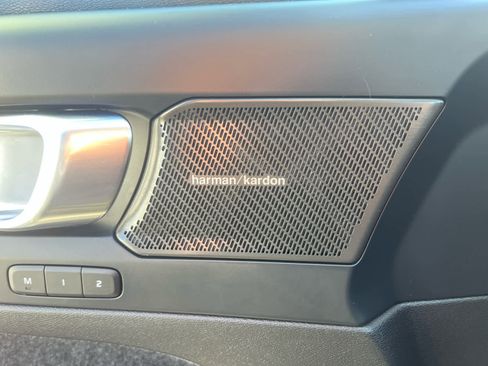 Used 2023 Volvo XC40 B5 Ultimate w/ Protection Package Premier image 24