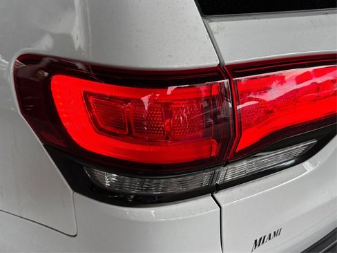 Used 2021 Jeep Grand Cherokee Laredo X image 17