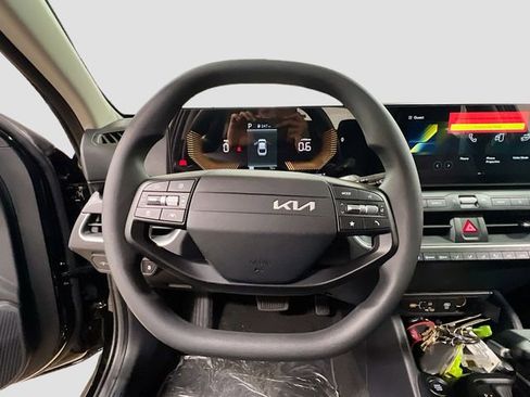 New 2025 Kia K4 LX image 11