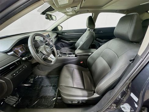 Used 2022 Nissan Altima 2.5 SV w/ SV Premium Package image 14