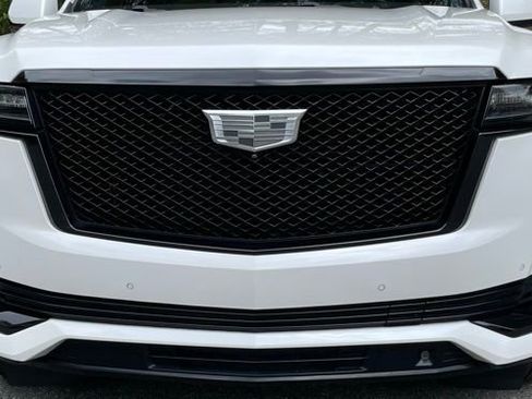 Used 2022 Cadillac Escalade ESV Sport w/ Touring Package AWD/4WD image 11