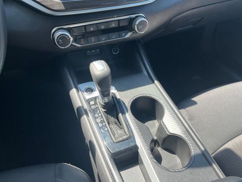Used 2025 Nissan Altima 2.5 SV FWD image 41