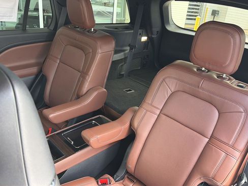 Used 2025 Lincoln Aviator Reserve w/ Equipment Group 201A AWD/4WD image 32