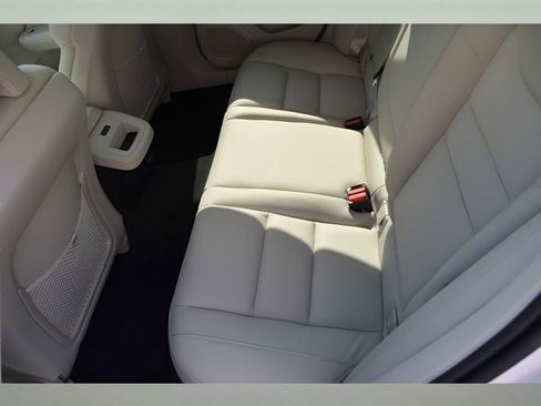Certified 2026 Volvo V60 B5 Cross Country Plus w/ Protection Package Premier AWD/4WD image 15