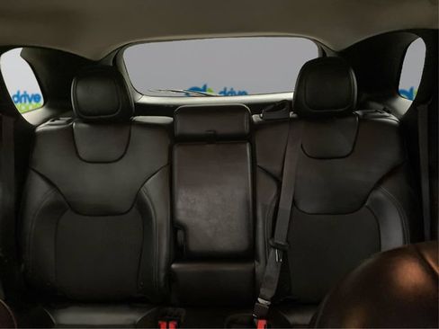 Used 2019 Jeep Cherokee Latitude Plus w/ Cold Weather Group AWD/4WD image 20