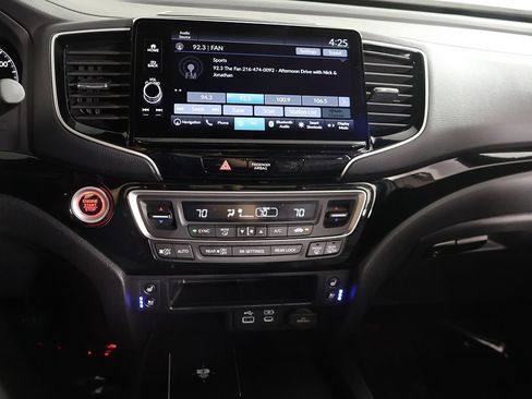 Used 2025 Honda Ridgeline Black Edition image 49