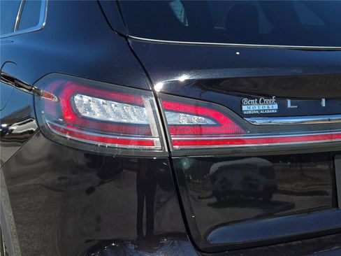 Used 2022 Lincoln Nautilus Reserve AWD/4WD image 9