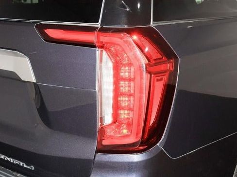 Used 2023 GMC Yukon XL Denali image 10