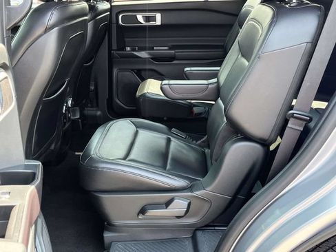 Used 2020 Ford Explorer XLT w/ Equipment Group 202A AWD/4WD image 15