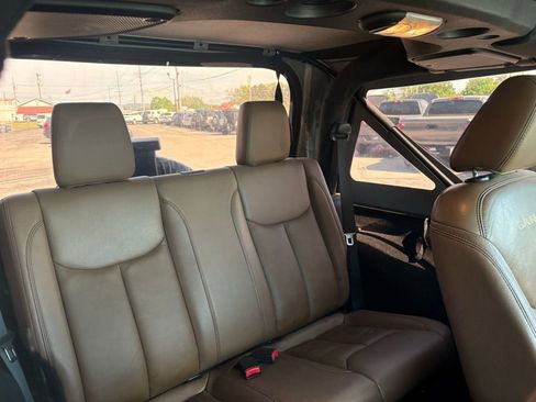 Used 2015 Jeep Wrangler Sahara image 10