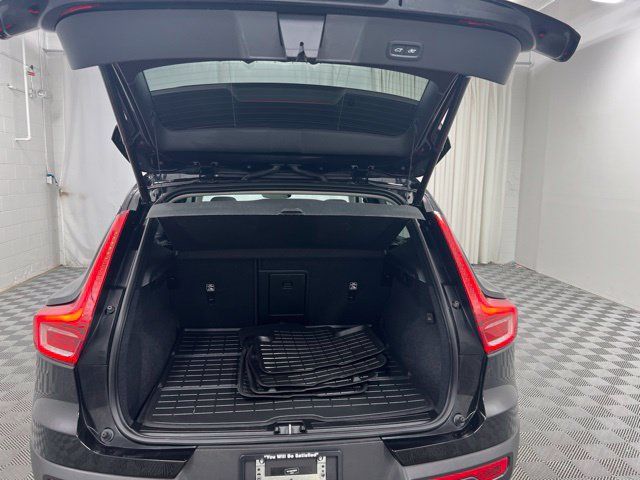 Certified 2023 Volvo XC40 B5 Plus w/ Driver Assist Package AWD/4WD image 8