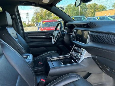 Used 2023 GMC Yukon XL Denali image 31