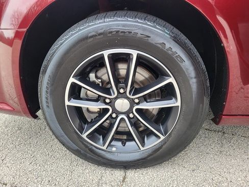 Used 2018 Dodge Grand Caravan GT image 32