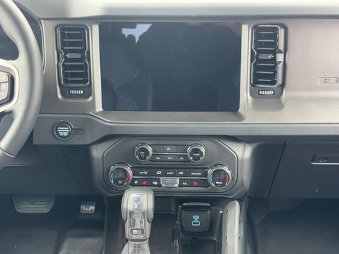 New 2025 Ford Bronco Badlands image 8