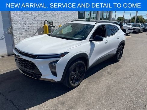 Used 2024 Chevrolet Trax ACTIV w/ Sunroof Package FWD image 2