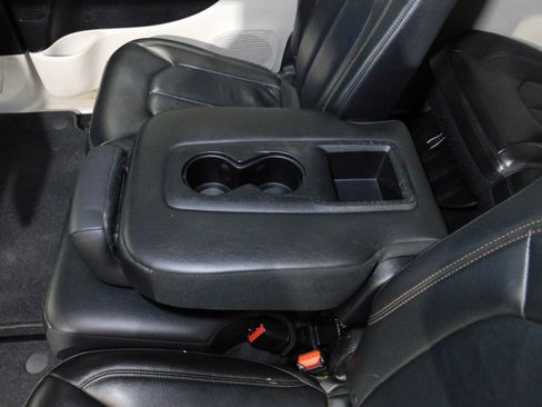 Used 2017 Chrysler Pacifica Touring-L image 47