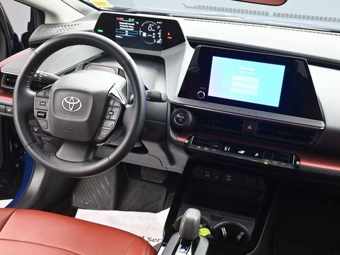 Used 2026 Toyota Prius Plug-In Hybrid FWD image 14