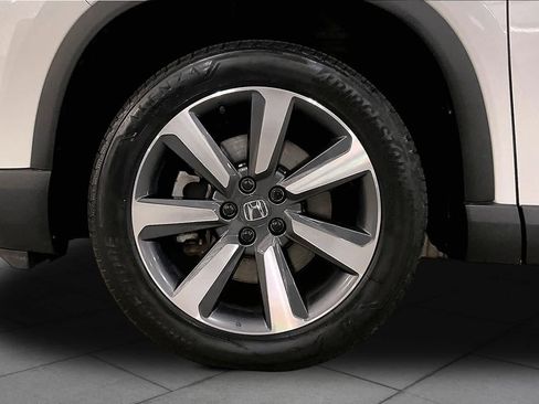 Used 2023 Honda Pilot Touring image 11