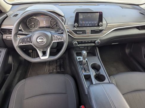 Used 2025 Nissan Altima 2.5 SV FWD image 29