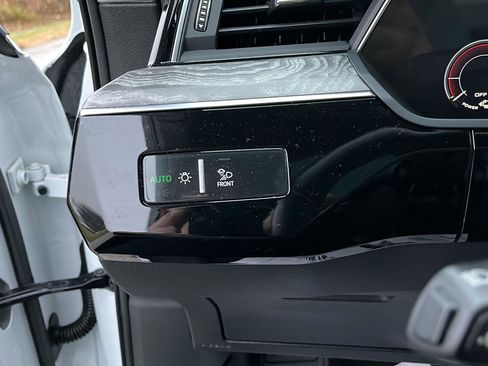 Used 2022 Audi e-tron Premium Plus w/ Premium Plus Package image 15