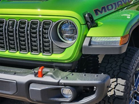 New 2025 Jeep Gladiator Mojave image 8