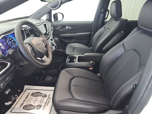 New 2026 Chrysler Voyager LX image 24