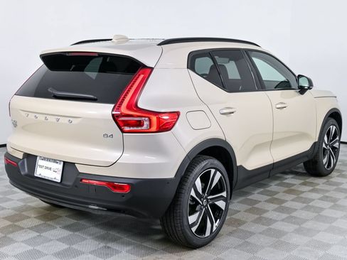 Used 2026 Volvo XC40 B4 Plus w/ Protection Package Premier FWD image 29