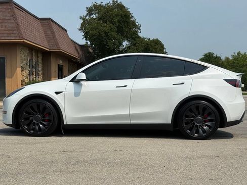 Used 2021 Tesla Model Y Performance AWD/4WD image 2