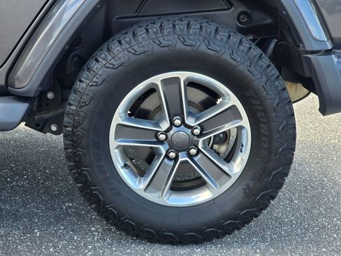 Used 2018 Jeep Wrangler Unlimited Sahara w/ LED Lighting Group AWD/4WD image 23
