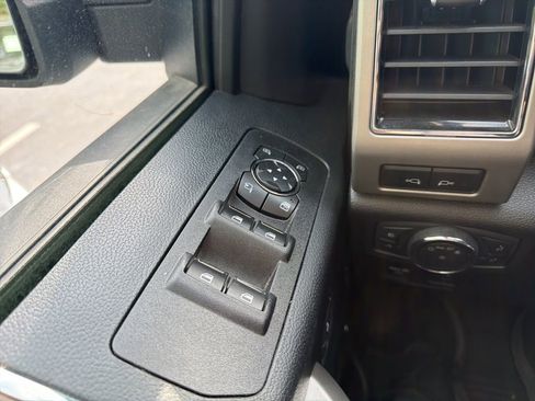 Used 2019 Ford F150 Lariat image 17