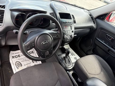 Used 2013 Kia Soul FWD image 17