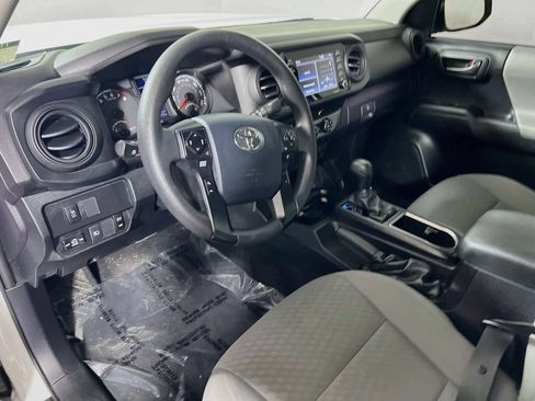 Used 2020 Toyota Tacoma SR AWD/4WD image 9